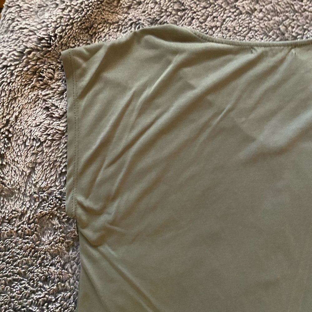GREEN ENVELOPE Women’s Casual Couture Zipper Tee - Picture 3 of 11